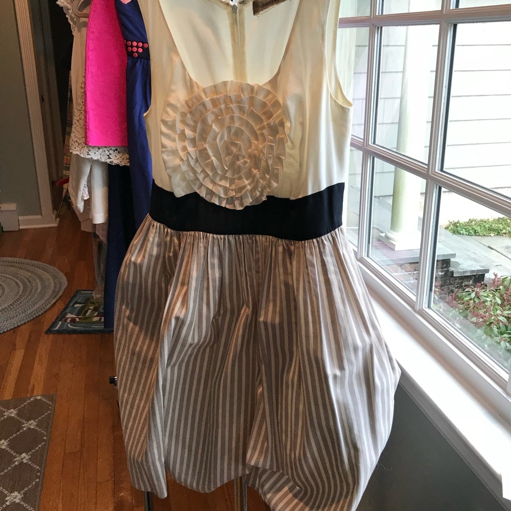 Anthropologie size small dress with flower